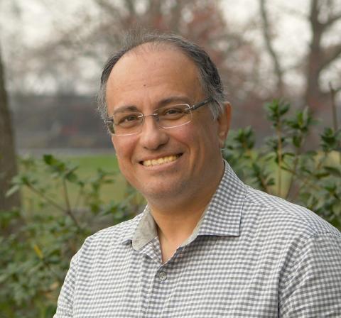 Manos Tentzeris considers affordable printing crucial to making the backscattering technology market viable. Manos Tentzeris considers affordable printing crucial to making the backscattering technology market viable.