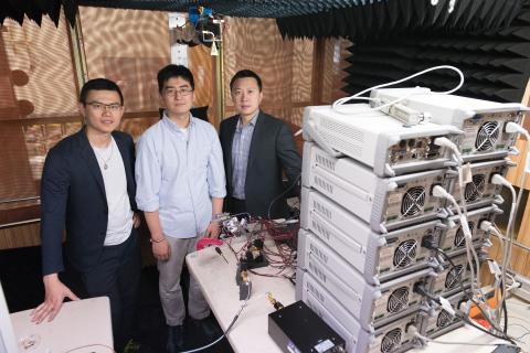 Measuring millimeter wave transmitter output2 Measuring millimeter wave transmitter output2